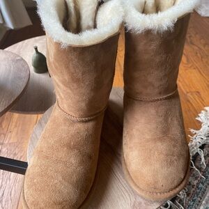 Used Ugg Cozy Tan Suede Boots with Shearling Lining . Size 8